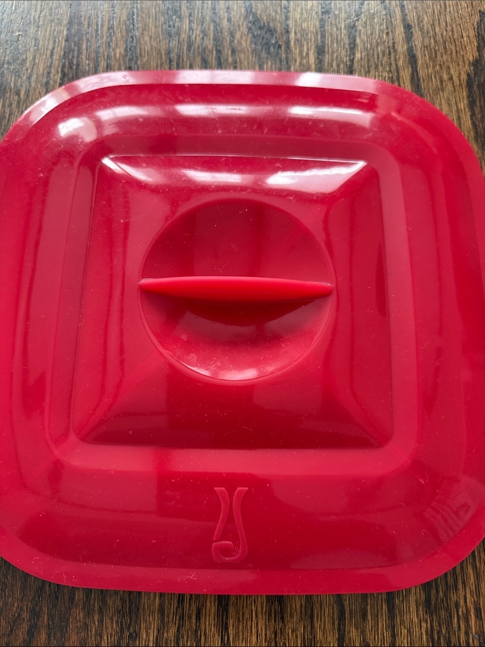 Xtrema Red Square Silicone Lid with Handle